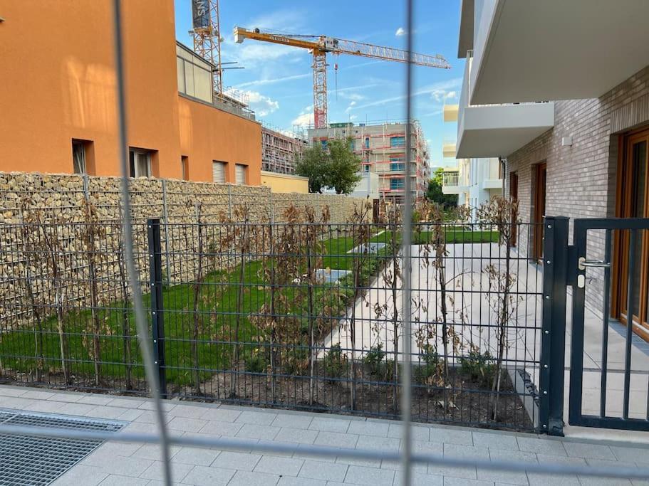Three Bedroom Apartment In City Centre With A Grand Garden Frankfurt am Main Luaran gambar